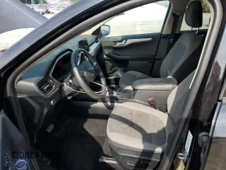2020 Ford Escape SE z VIN 1FMCU0G62LUC13567, wystawiony jako Copart lot #59603295 z przebiegiem 116 464 mil mil oraz Szkoda całkowita • Salvage title. Historia ofert i sprzedaży dostępna na DreamBid. Obrazek 7.
