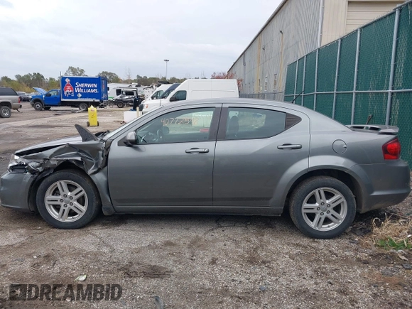 2013 Dodge Avenger SXT z VIN 1C3CDZCG0DN521540, wystawiony jako IAAI lot #40772548 z przebiegiem 145 455 mil mil oraz . Historia ofert i sprzedaży dostępna na DreamBid. Obrazek 14.