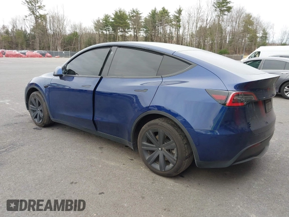 2021 Tesla Model Y Long Range with VIN 5YJYGDEE9MF071120, listed as a IAAI auction lot 40870088 with 73,438 mi miles and . Bid and sale history available at carsss.com. Image 3.
