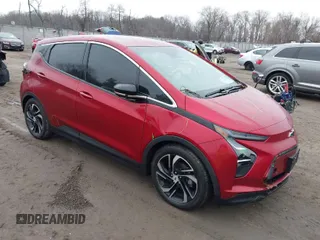 2023 Chevrolet Bolt EV 2LT z VIN 1G1FX6S08P4119657, wystawiony jako IAAI lot #41475032 z przebiegiem 27 504 mil mil oraz . Historia ofert i sprzedaży dostępna na DreamBid. Obrazek 1.