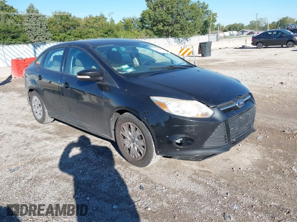 2013 Ford Focus SE z VIN 1FADP3F2XDL280298, wystawiony jako IAAI lot #40493858 z przebiegiem 126 051 mil mil oraz . Historia ofert i sprzedaży dostępna na DreamBid. Obrazek 1.