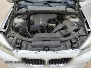 2014 BMW X1 xDrive28i z VIN WBAVL1C56EVY10542, wystawiony jako Copart lot #53116555 z przebiegiem 109 473 mil mil oraz Czysty tytuł • Clean title. Historia ofert i sprzedaży dostępna na DreamBid. Obrazek 11.