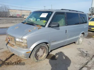 2000 GMC Safari Passenger with VIN 1GKDM19W4YB507054, listed as a IAAI auction lot 41101676 with 1 mi miles. Bid and sale history available at carsss.com. Image 2.