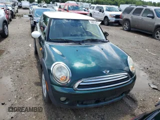 2009 MINI Hardtop z VIN WMWMF33539TU69648, wystawiony jako Copart lot #64213555 z przebiegiem 165 805 mil mil oraz Czysty tytuł • Clean title. Historia ofert i sprzedaży dostępna na DreamBid. Obrazek 5.