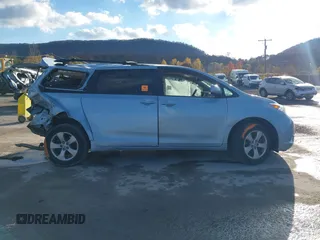 2017 Toyota Sienna LE Auto Access Seat с VIN 5TDKZ3DC5HS834410, выставлен на аукционе IAAI как лот 40727535 с пробегом 64 374 миль миль и . История ставок и продаж доступна на DreamBid. Изображение 13.