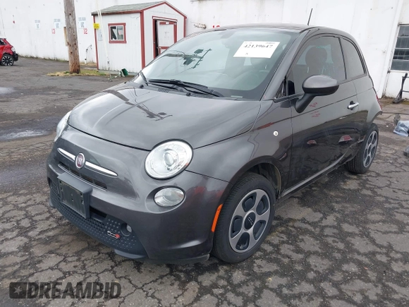 2017 FIAT 500e z VIN 3C3CFFGE5HT697541, wystawiony jako IAAI lot #42139647 z przebiegiem 61 623 mil mil oraz . Historia ofert i sprzedaży dostępna na DreamBid. Obrazek 20.