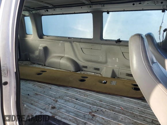 2000 Ford Econoline Passenger XL with VIN 1FBSS31L7YHA51624, listed as a Copart auction lot 86579204 with 55,936 mi miles and Salvage Title. Bid and sale history available at DreamBid. Image 11.