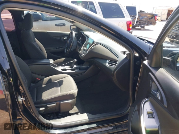 2018 Chevrolet Malibu LT z VIN 1G1ZD5ST4JF183832, wystawiony jako IAAI lot #41910776 z przebiegiem 110 231 mil mil oraz . Historia ofert i sprzedaży dostępna na DreamBid. Obrazek 5.