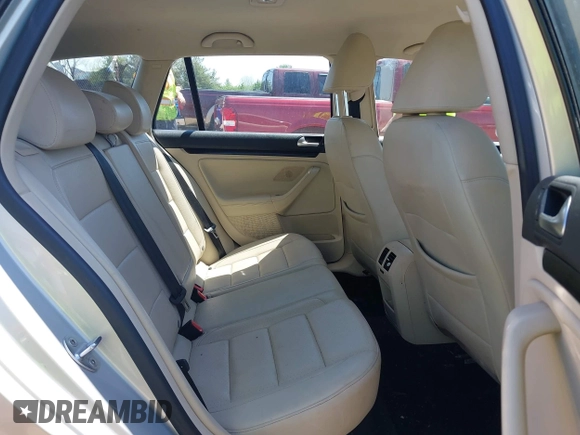 2011 Volkswagen Jetta SE with VIN 3VWPX7AJ7BM640228, listed as a IAAI auction lot 42102277 with 134,936 mi miles and . Bid and sale history available at DreamBid. Image 8.