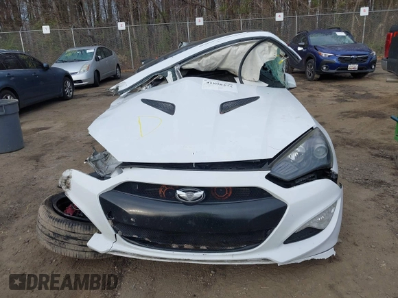 2014 Hyundai Genesis Coupe 3.8 Ultimate with VIN KMHHU6KJ3EU118037, listed as a IAAI auction lot 41898372 with 1 mi miles. Bid and sale history available at carsss.com. Image 11.