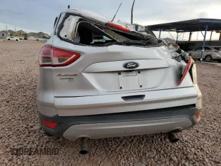 2016 Ford Escape SE z VIN 1FMCU0G74GUB15817, wystawiony jako Copart lot #52945435 z przebiegiem 153 737 mil mil oraz Szkoda całkowita • Salvage title. Historia ofert i sprzedaży dostępna na DreamBid. Obrazek 6.