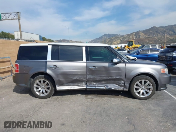 2009 Ford Flex Limited with VIN 2FMDK53C09BA26412, listed as a IAAI auction lot 41755804 with 100,575 mi miles. Bid and sale history available at carsss.com. Image 13.