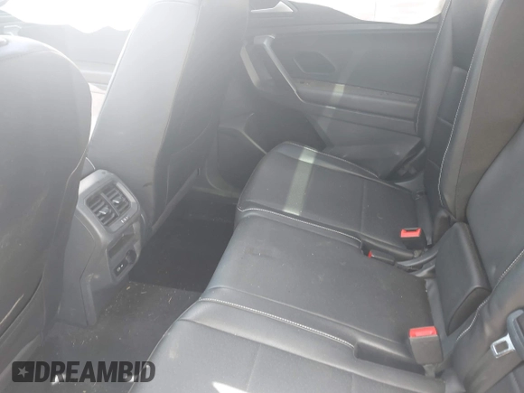 2021 Volkswagen Tiguan SE z VIN 3VV3B7AX5MM027369, wystawiony jako IAAI lot #42082821 z przebiegiem 74 024 mil mil oraz . Historia ofert i sprzedaży dostępna na DreamBid. Obrazek 8.