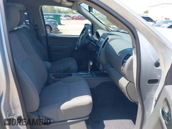 2019 Nissan Frontier SV z VIN 1N6AD0ER6KN727579, wystawiony jako IAAI lot #42067078 z przebiegiem 82 168 mil mil oraz . Historia ofert i sprzedaży dostępna na DreamBid. Obrazek 5.