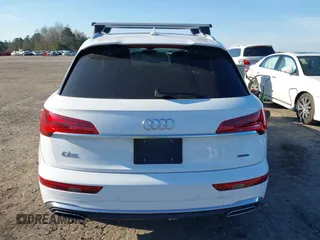 2023 Audi Q5 S line Premium Plus z VIN WA1EAAFY3P2116212, wystawiony jako IAAI lot #41779665 z przebiegiem 32 605 mil mil oraz . Historia ofert i sprzedaży dostępna na DreamBid. Obrazek 16.