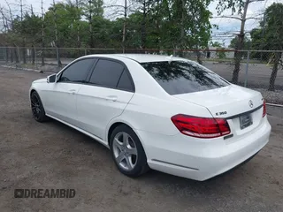 2014 Mercedes-Benz E 350 Luxury z VIN WDDHF8JB0EB017012, wystawiony jako IAAI lot #42368388 z przebiegiem 110 071 mil mil oraz . Historia ofert i sprzedaży dostępna na DreamBid. Obrazek 3.