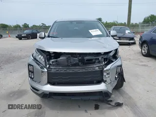 2023 Mitsubishi Outlander ES z VIN JA4ARUAU9PU007786, wystawiony jako IAAI lot #42343050 z przebiegiem 27 507 mil mil oraz . Historia ofert i sprzedaży dostępna na DreamBid. Obrazek 13.