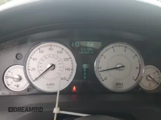 2005 Chrysler 300 C z VIN 2C3JA63H85H560944, wystawiony jako Copart lot #61142485 z przebiegiem 141 753 mil mil oraz Szkoda całkowita • Salvage title. Historia ofert i sprzedaży dostępna na DreamBid. Obrazek 9.