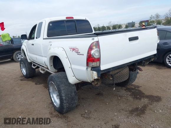 2008 Toyota Tacoma with VIN 5TEUU42N28Z531007, listed as a IAAI auction lot 41743306 with 92,105 mi miles and . Bid and sale history available at DreamBid. Image 3.