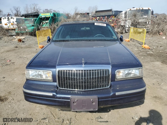 1997 Lincoln Town Car Executive with VIN 1LNLM81W1VY716753, listed as a Copart auction lot 48891855 with 56,050 mi miles and Clean Title. Bid and sale history available at carsss.com. Image 5.