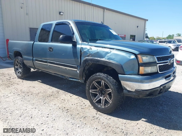 2006 Chevrolet Silverado 1500 LT2 with VIN 1GCEK19B46Z232471, listed as a IAAI auction lot 42039919 with 380,562 mi miles. Bid and sale history available at carsss.com. Image 1.
