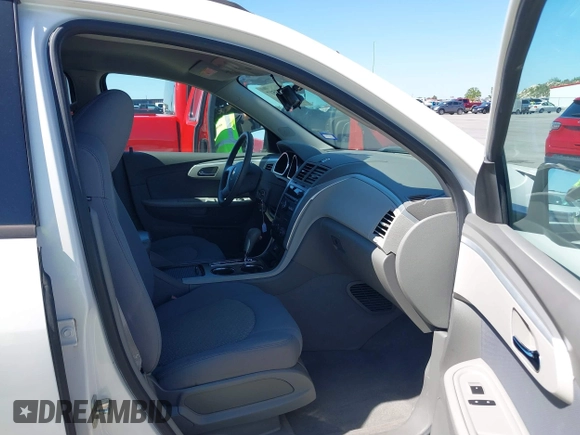 2012 Chevrolet Traverse LS z VIN 1GNKREED8CJ125437, wystawiony jako IAAI lot #42073517 z przebiegiem 48 433 mil mil oraz . Historia ofert i sprzedaży dostępna na DreamBid. Obrazek 5.