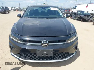 2025 Volkswagen Jetta SE z VIN 3VW7X7BU5SM016937, wystawiony jako IAAI lot #42416412 z przebiegiem 10 385 mil mil oraz . Historia ofert i sprzedaży dostępna na DreamBid. Obrazek 12.