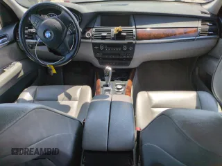 2008 BMW X5 3.0si z VIN 5UXFE43548L031478, wystawiony jako Copart lot #59392505 z przebiegiem Nie podano mil oraz Szkoda całkowita • Salvage title. Historia ofert i sprzedaży dostępna na DreamBid. Obrazek 8.