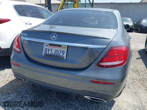 2018 Mercedes-Benz E-Class E 300 with VIN WDDZF4JB0JA433719, listed as a IAAI auction lot 41728360 with 46,848 mi miles. Bid and sale history available at carsss.com. Image 17.