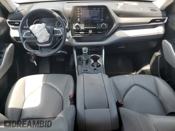 2022 Toyota Highlander XLE z VIN 5TDHZRBH0NS202972, wystawiony jako Copart lot #56211025 z przebiegiem 29 021 mil mil oraz Szkoda całkowita • Salvage title. Historia ofert i sprzedaży dostępna na DreamBid. Obrazek 8.