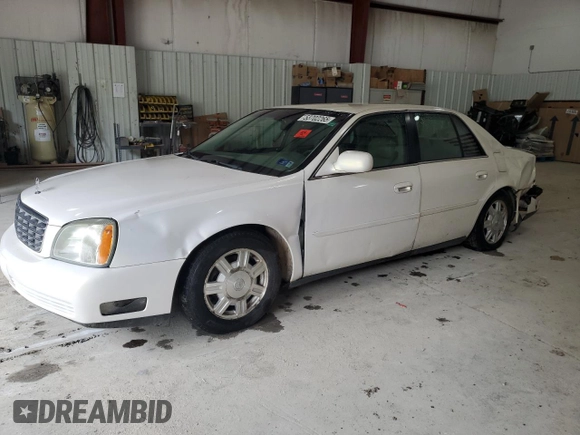 2004 Cadillac DeVille z VIN 1G6KD54Y84U137828, wystawiony jako Copart lot #53702265 z przebiegiem 156 439 mil mil oraz Szkody całkowita. Historia ofert i sprzedaży dostępna na DreamBid. Obrazek 1.