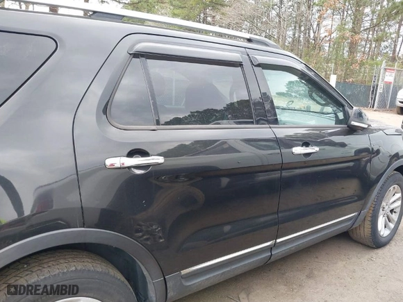 2015 Ford Explorer XLT with VIN 1FM5K7D86FGA28924, listed as a IAAI auction lot 41868147 with 205,442 mi miles. Bid and sale history available at carsss.com. Image 13.