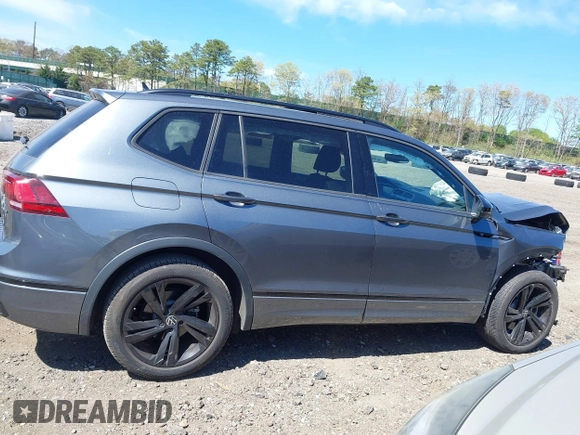 2023 Volkswagen Tiguan SE R-Line Black с VIN 3VV8B7AX7PM102793, выставлен на аукционе IAAI как лот 42154788 с пробегом 15 061 миль миль и . История ставок и продаж доступна на DreamBid. Изображение 13.