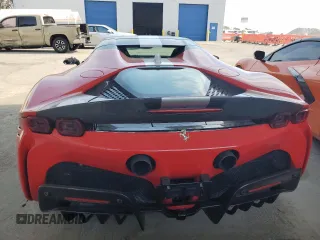2022 Ferrari SF90 z VIN ZFF96NMA3N0285677, wystawiony jako Copart lot #42336505 z przebiegiem 1234 mil mil oraz Szkody całkowita. Historia ofert i sprzedaży dostępna na DreamBid. Obrazek 6.