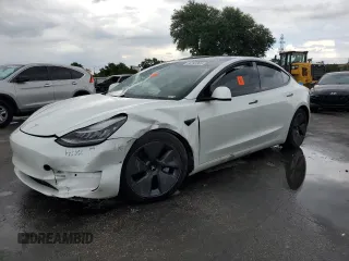 2021 Tesla Model 3 Standard Range Plus z VIN 5YJ3E1EA2MF859832, wystawiony jako Copart lot #56743865 z przebiegiem 77 025 mil mil oraz Nie do naprawy. Historia ofert i sprzedaży dostępna na DreamBid. Obrazek 1.