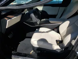 2021 Tesla Model S Plaid с VIN 5YJSA1E64MF451576, выставлен на аукционе Copart как лот 45425625 с пробегом 40 563 миль миль и Списание • Salvage title. История ставок и продаж доступна на DreamBid. Изображение 7.