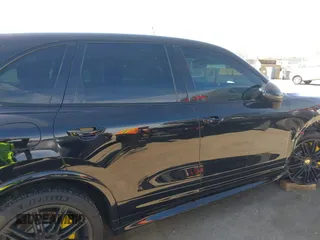 2015 Porsche Cayenne Turbo z VIN WP1AC2A2XFLA80727, wystawiony jako IAAI lot #42031257 z przebiegiem 83 368 mil mil oraz . Historia ofert i sprzedaży dostępna na DreamBid. Obrazek 13.