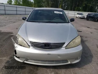 2005 Toyota Camry LE with VIN JTDBF32K450164320, listed as a Copart auction lot 53370805 with 233,932 mi miles and Salvage Title. Bid and sale history available at DreamBid. Image 5.