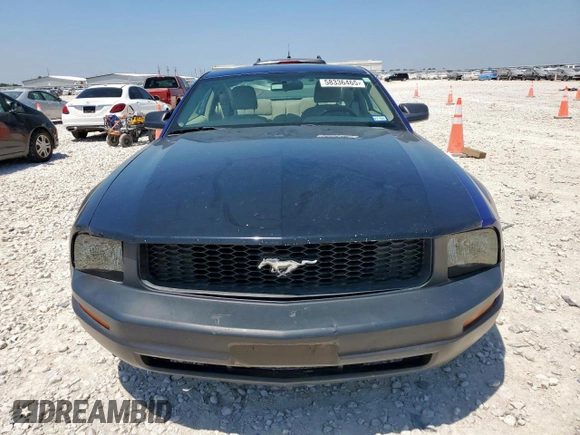 2005 Ford Mustang Deluxe z VIN 1ZVFT80N255187566, wystawiony jako Copart lot #58336465 z przebiegiem 161 139 mil mil oraz Czysty tytuł • Clean title. Historia ofert i sprzedaży dostępna na DreamBid. Obrazek 5.