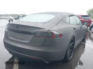 2013 Tesla Model S с VIN 5YJSA1DN4DFP09961, выставлен на аукционе IAAI как лот 42304508 с пробегом 90 648 миль миль и . История ставок и продаж доступна на DreamBid. Изображение 4.