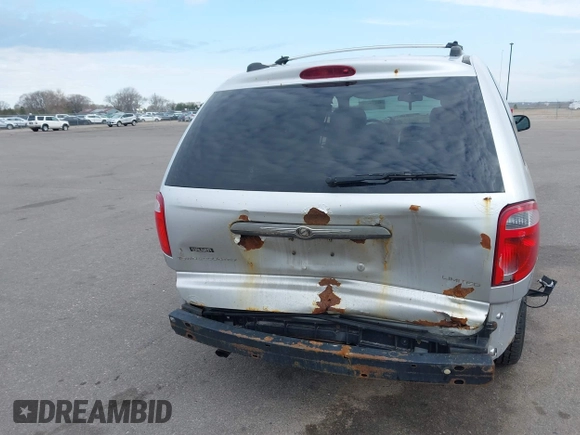 2005 Chrysler Town & Country Limited with VIN 2C8GP64L45R338921, listed as a IAAI auction lot 42105691 with 288,600 mi miles. Bid and sale history available at carsss.com. Image 13.