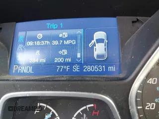 2013 Ford Focus SE с VIN 1FADP3F29DL309581, выставлен на аукционе IAAI как лот 42391300 с пробегом 280 531 миль миль и . История ставок и продаж доступна на DreamBid. Изображение 16.
