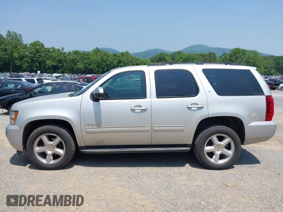 2010 Chevrolet Tahoe LT z VIN 1GNUKBE04AR194729, wystawiony jako IAAI lot #42408855 z przebiegiem 192 532 mil mil oraz . Historia ofert i sprzedaży dostępna na DreamBid. Obrazek 14.