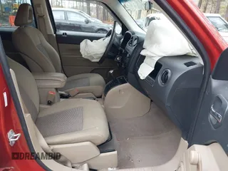 2009 Jeep Patriot Sport with VIN 1J4FT28B69D122011, listed as a IAAI auction lot 41740188 with 111,848 mi miles and . Bid and sale history available at DreamBid. Image 5.