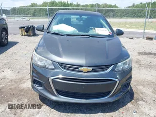 2017 Chevrolet Sonic LT z VIN 1G1JD5SB6H4154391, wystawiony jako IAAI lot #42581620 z przebiegiem 83 073 mil mil oraz . Historia ofert i sprzedaży dostępna na DreamBid. Obrazek 13.