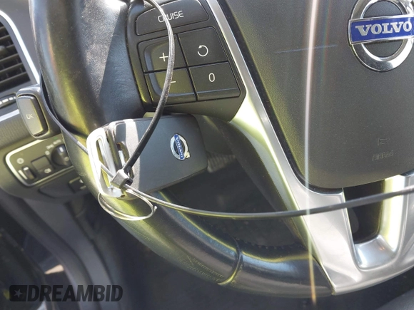 2015 Volvo XC60 T5 Drive-E Platinum с VIN YV440MDD3F2616436, выставлен на аукционе IAAI как лот 40616813 с пробегом 131 847 миль миль и . История ставок и продаж доступна на DreamBid. Изображение 11.