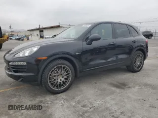 2013 Porsche Cayenne S Hybrid z VIN WP1AE2A26DLA16109, wystawiony jako Copart lot #59984335 z przebiegiem 117 939 mil mil oraz Czysty tytuł • Clean title. Historia ofert i sprzedaży dostępna na DreamBid. Obrazek 1.