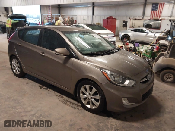 2013 Hyundai Accent SE with VIN KMHCU5AE6DU097353, listed as a IAAI auction lot 41937225 with 173,447 mi miles. Bid and sale history available at carsss.com. Image 1.