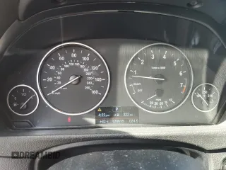 2015 BMW 3 Series 328i xDrive с VIN WBA3B5G50FNS15604, выставлен на аукционе Copart как лот 56861715 с пробегом 129 615 миль миль и Списание • Salvage title. История ставок и продаж доступна на DreamBid. Изображение 9.