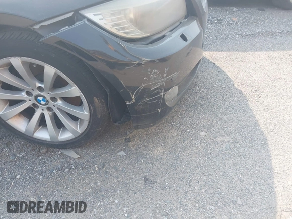 2011 BMW 3 Series 328i xDrive z VIN WBAPK7G55BNN87270, wystawiony jako IAAI lot #41907780 z przebiegiem 168 844 mil mil oraz . Historia ofert i sprzedaży dostępna na DreamBid. Obrazek 18.